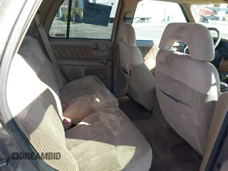 1997 GMC Jimmy SLS with VIN 1GKDT13WXV2567802, listed as a IAAI auction lot 41808103 with 118,001 mi miles. Bid and sale history available at carsss.com. Image 8.