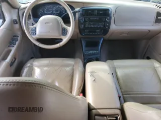 2000 Ford Explorer Eddie Bauer z VIN 1FMZU74E6YUB37521, wystawiony jako Copart lot #85994294 z przebiegiem 126 348 mil mil oraz Szkoda całkowita • Salvage title. Historia ofert i sprzedaży dostępna na DreamBid. Obrazek 8.