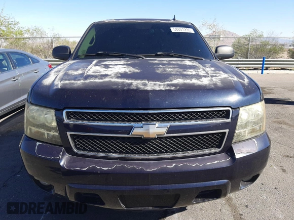 2008 Chevrolet Tahoe LS z VIN 1GNFC13C08R165865, wystawiony jako Copart lot #58601235 z przebiegiem 173 735 mil mil oraz Czysty tytuł • Clean title. Historia ofert i sprzedaży dostępna na DreamBid. Obrazek 5.