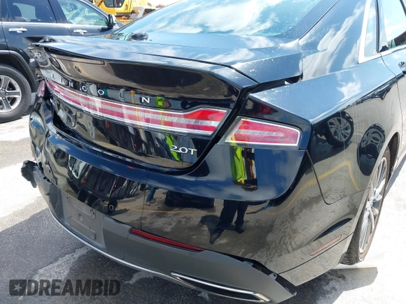 2017 Lincoln MKZ Premiere z VIN 3LN6L5A92HR628287, wystawiony jako IAAI lot #42474344 z przebiegiem 70 010 mil mil oraz . Historia ofert i sprzedaży dostępna na DreamBid. Obrazek 17.