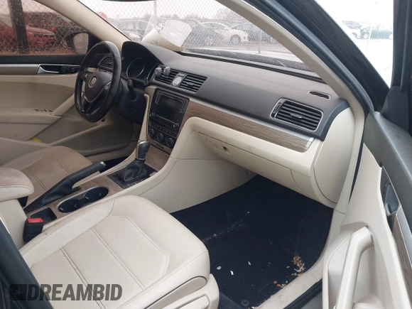 2017 Volkswagen Passat SE z VIN 1VWGT7A32HC017669, wystawiony jako IAAI lot #41938824 z przebiegiem 122 323 mil mil oraz . Historia ofert i sprzedaży dostępna na DreamBid. Obrazek 5.