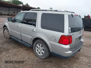 2005 Lincoln Navigator Luxury with VIN 5LMFU27585LJ15553, listed as a IAAI auction lot 42090461 with 243,871 mi miles. Bid and sale history available at carsss.com. Image 3.