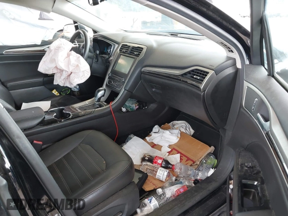 2016 Ford Fusion SE Hybrid with VIN 3FA6P0LU1GR106980, listed as a IAAI auction lot 41895379 with 200,226 mi miles. Bid and sale history available at carsss.com. Image 5.