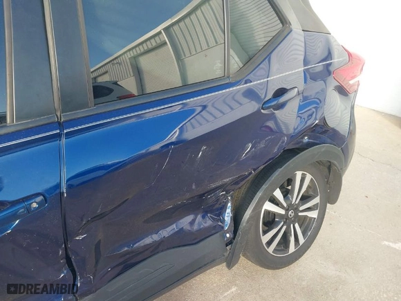 2019 Nissan Kicks SV with VIN 3N1CP5CUXKL482280, listed as a IAAI auction lot 41280784 with 78,377 mi miles. Bid and sale history available at carsss.com. Image 6.