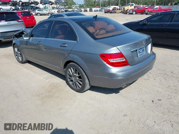 2012 Mercedes-Benz C 300 Sport с VIN WDDGF8BB9CR197914, выставлен на аукционе IAAI как лот 42187624 с пробегом 121 196 миль миль и . История ставок и продаж доступна на DreamBid. Изображение 3.
