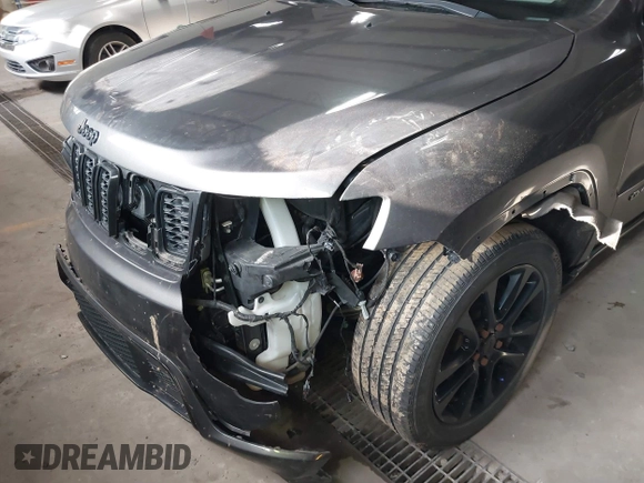 2018 Jeep Grand Cherokee Laredo E with VIN 1C4RJFAG5JC343101, listed as a IAAI auction lot 41211158 with 105,886 mi miles. Bid and sale history available at carsss.com. Image 6.