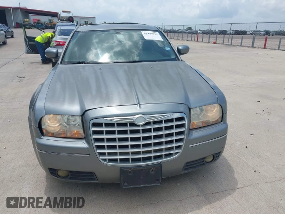 2006 Chrysler 300 Touring z VIN 2C3KA53G26H258427, wystawiony jako IAAI lot #42449071 z przebiegiem 152 223 mil mil oraz . Historia ofert i sprzedaży dostępna na DreamBid. Obrazek 6.