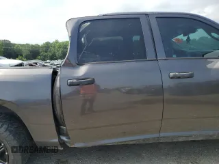 2017 Ram 1500 Tradesman z VIN 3C6RR7KT6HG556096, wystawiony jako Copart lot #61595525 z przebiegiem 211 355 mil mil oraz Szkoda całkowita • Salvage title. Historia ofert i sprzedaży dostępna na DreamBid. Obrazek 10.