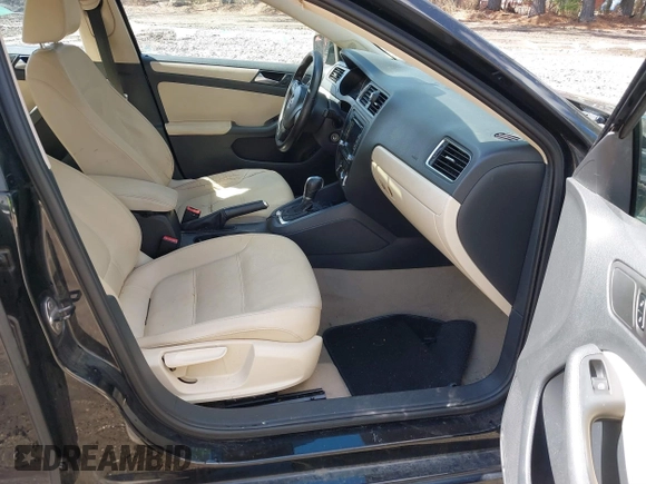 2012 Volkswagen Jetta SE with VIN 3VWDX7AJ5CM351398, listed as a IAAI auction lot 41734647 with 229,671 mi miles and . Bid and sale history available at DreamBid. Image 5.