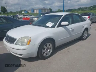2005 Ford Five Hundred SE с VIN 1FAFP23155G180845, выставлен на аукционе IAAI как лот 42298793 с пробегом 204 197 миль миль и . История ставок и продаж доступна на DreamBid. Изображение 2.