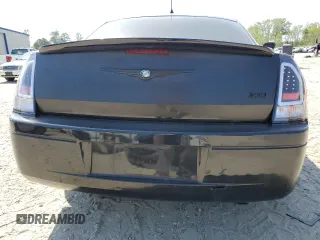 2008 Chrysler 300 LX z VIN 2C3KA43R78H136273, wystawiony jako Copart lot #53509315 z przebiegiem 73 772 mil mil oraz Szkoda całkowita • Salvage title. Historia ofert i sprzedaży dostępna na DreamBid. Obrazek 6.