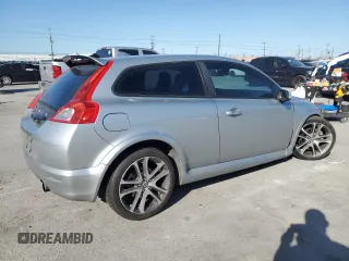 2009 Volvo C30 z VIN YV1MK672692122489, wystawiony jako Copart lot #49521025 z przebiegiem 134 754 mil mil oraz Szkoda całkowita • Salvage title. Historia ofert i sprzedaży dostępna na DreamBid. Obrazek 3.
