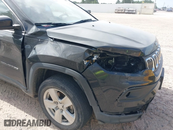 2022 Jeep Compass Latitude z VIN 3C4NJDBBXNT209295, wystawiony jako IAAI lot #42198832 z przebiegiem Nie podano mil oraz . Historia ofert i sprzedaży dostępna na DreamBid. Obrazek 6.