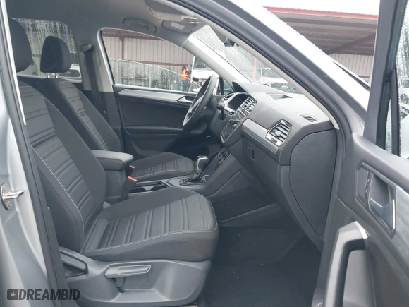 2024 Volkswagen Tiguan S with VIN 3VVRB7AX9RM111468, listed as a IAAI auction lot 41435287 with 8,956 mi miles. Bid and sale history available at carsss.com. Image 5.