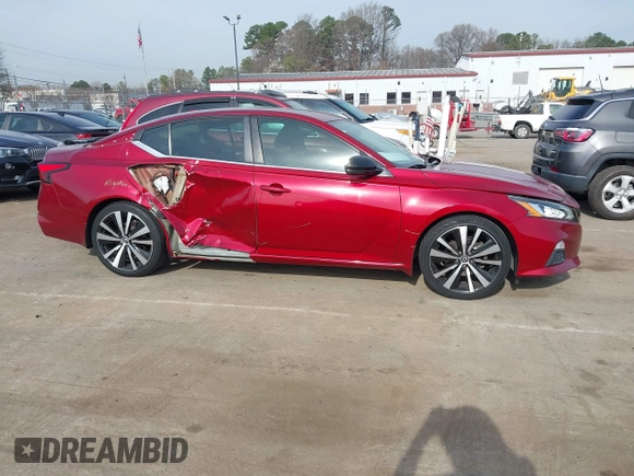 2019 Nissan Altima 2.5 SR with VIN 1N4BL4CV7KC113840, listed as a IAAI auction lot 41748943 with 82,930 mi miles. Bid and sale history available at carsss.com. Image 13.