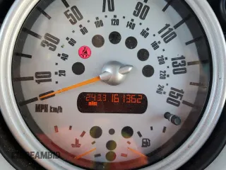 2004 MINI Hardtop z VIN WMWRC334X4TC51255, wystawiony jako Copart lot #55153845 z przebiegiem 161 362 mil mil oraz Szkoda całkowita • Salvage title. Historia ofert i sprzedaży dostępna na DreamBid. Obrazek 9.