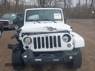 2017 Jeep Wrangler Unlimited 75th Anniversary z VIN 1C4BJWEG9HL684152, wystawiony jako IAAI lot #41880074 z przebiegiem 91 847 mil mil oraz . Historia ofert i sprzedaży dostępna na DreamBid. Obrazek 12.
