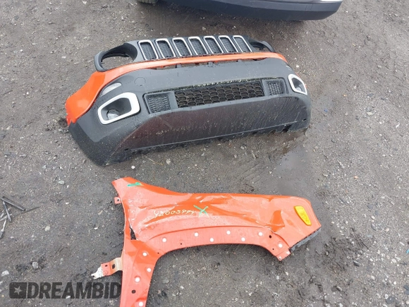 2017 Jeep Renegade Latitude z VIN ZACCJABB8HPG49324, wystawiony jako IAAI lot #42005994 z przebiegiem 96 803 mil mil oraz . Historia ofert i sprzedaży dostępna na DreamBid. Obrazek 12.