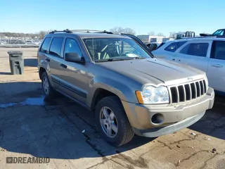 2006 Jeep Grand Cherokee Laredo with VIN 1J4GS48KX6C193586, listed as a IAAI auction lot 41260951 with 215,429 mi miles. Bid and sale history available at carsss.com. Image 1.
