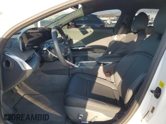 2024 Lucid Air Pure z VIN 50EA1PGA5RA001365, wystawiony jako Copart lot #42654165 z przebiegiem 8878 mil mil oraz Szkody całkowita. Historia ofert i sprzedaży dostępna na DreamBid. Obrazek 7.