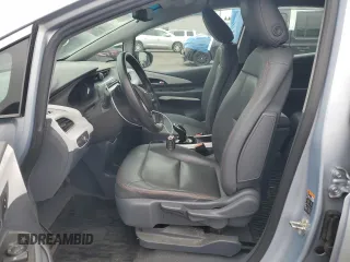 2017 Chevrolet Bolt EV Premier z VIN 1G1FX6S09H4165354, wystawiony jako Copart lot #60276045 z przebiegiem 106 852 mil mil oraz Szkoda całkowita • Salvage title. Historia ofert i sprzedaży dostępna na DreamBid. Obrazek 7.