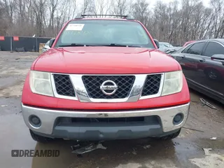 2006 Nissan Frontier SE z VIN 1N6AD07W96C455744, wystawiony jako IAAI lot #41728920 z przebiegiem 176 107 mil mil oraz . Historia ofert i sprzedaży dostępna na DreamBid. Obrazek 6.
