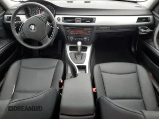 2009 BMW 3 Series 328i z VIN WBAPH57559NM34255, wystawiony jako Copart lot #52873105 z przebiegiem 94 854 mil mil oraz Szkoda całkowita • Salvage title. Historia ofert i sprzedaży dostępna na DreamBid. Obrazek 8.