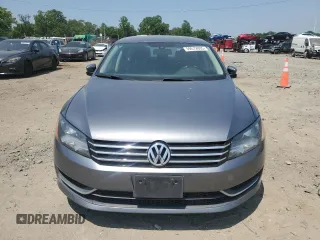 2014 Volkswagen Passat S z VIN 1VWAT7A34EC037407, wystawiony jako Copart lot #59512805 z przebiegiem 185 937 mil mil oraz Czysty tytuł • Clean title. Historia ofert i sprzedaży dostępna na DreamBid. Obrazek 5.