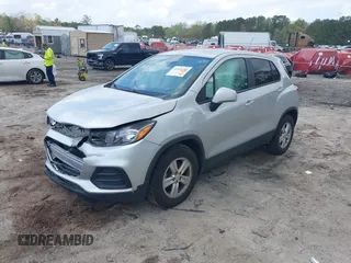 2021 Chevrolet Trax LS z VIN KL7CJKSB3MB334180, wystawiony jako IAAI lot #41951382 z przebiegiem 44 331 mil mil oraz . Historia ofert i sprzedaży dostępna na DreamBid. Obrazek 2.
