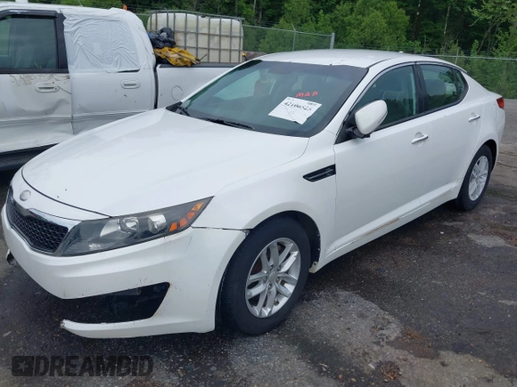 2013 Kia Optima LX z VIN KNAGM4A72D5366828, wystawiony jako IAAI lot #42106525 z przebiegiem 159 564 mil mil oraz . Historia ofert i sprzedaży dostępna na DreamBid. Obrazek 2.