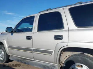 2005 Chevrolet Tahoe LS with VIN 1GNEK13T95J124661, listed as a IAAI auction lot 41885297 with 309,905 mi miles. Bid and sale history available at carsss.com. Image 14.