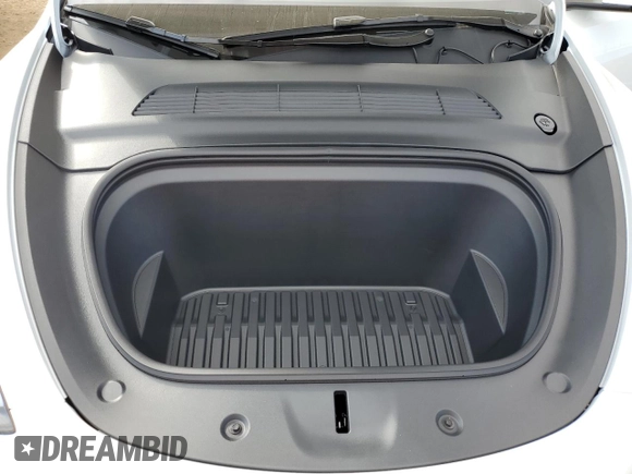 2025 Tesla Model Y Long Range with VIN 7SAYGDED6SF271931, listed as a Copart auction lot 43376015 with 261 mi miles and Salvage Title. Bid and sale history available at DreamBid. Image 11.