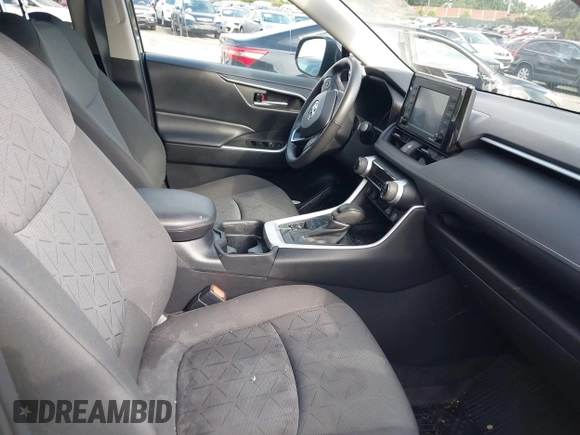 2021 Toyota RAV4 XLE with VIN 2T3P1RFV5MW228015, listed as a IAAI auction lot 42613804 with 28,028 mi miles and . Bid and sale history available at DreamBid. Image 5.