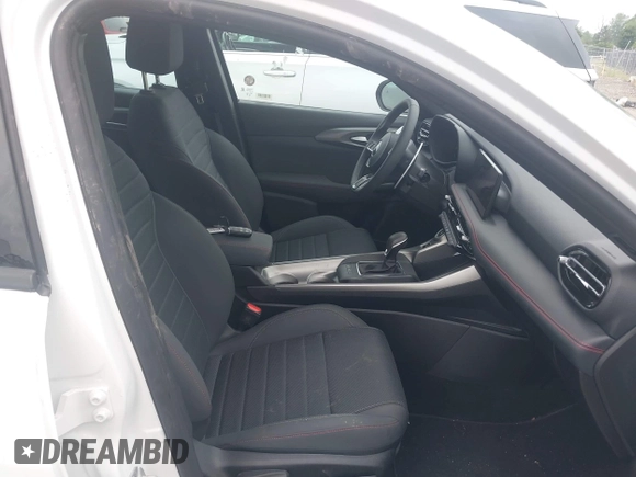 2024 Dodge Hornet R/T with VIN ZACPDFCW8R3A33462, listed as a IAAI auction lot 42623447 with 19,731 mi miles and . Bid and sale history available at DreamBid. Image 5.
