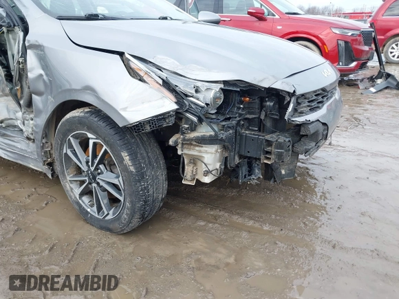 2022 Kia Forte LXS z VIN 3KPF24AD0NE436326, wystawiony jako IAAI lot #41478575 z przebiegiem 72 630 mil mil oraz . Historia ofert i sprzedaży dostępna na DreamBid. Obrazek 6.