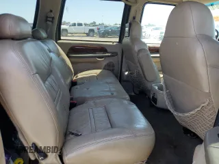 2000 Ford Excursion Limited z VIN 1FMNU43S0YED45957, wystawiony jako Copart lot #54367875 z przebiegiem 155 863 mil mil oraz Czysty tytuł • Clean title. Historia ofert i sprzedaży dostępna na DreamBid. Obrazek 11.