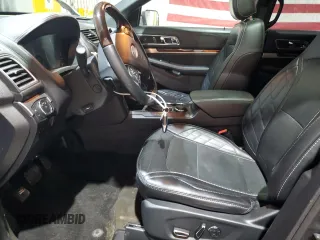 2017 Ford Explorer Platinum с VIN 1FM5K8HT8HGD46390, выставлен на аукционе Copart как лот 63304525 с пробегом 62 977 миль миль и Чистый • Clean title. История ставок и продаж доступна на DreamBid. Изображение 7.