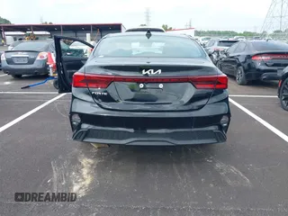 2024 Kia Forte LXS z VIN 3KPF24AD5RE704650, wystawiony jako IAAI lot #42288244 z przebiegiem 26 077 mil mil oraz . Historia ofert i sprzedaży dostępna na DreamBid. Obrazek 16.
