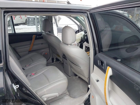 2009 Toyota Highlander Hybrid Limited with VIN JTEEW44A192035643, listed as a IAAI auction lot 41330015 with 200,839 mi miles. Bid and sale history available at carsss.com. Image 8.