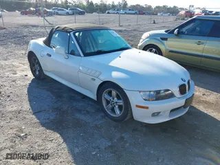 2000 BMW Z3 2.5L with VIN WBACH9348YLG18461, listed as a IAAI auction lot 41704361 with 125,886 mi miles. Bid and sale history available at carsss.com. Image 1.