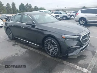 2025 Mercedes-Benz E 350 z VIN W1KLF4GB3SA116791, wystawiony jako IAAI lot #42222887 z przebiegiem 3 117 mil mil oraz . Historia ofert i sprzedaży dostępna na DreamBid. Obrazek 1.