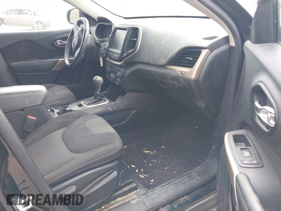 2017 Jeep Cherokee Latitude with VIN 1C4PJLCS5HW642779, listed as a IAAI auction lot 41898992 with 109,145 mi miles and . Bid and sale history available at carsss.com. Image 5.