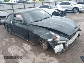 2020 Nissan 370Z Sport z VIN JN1AZ4EH6LM823399, wystawiony jako IAAI lot #42135621 z przebiegiem 98 855 mil mil oraz . Historia ofert i sprzedaży dostępna na DreamBid. Obrazek 1.