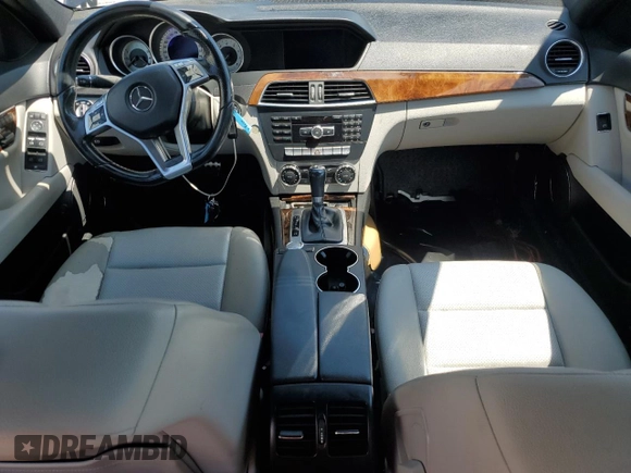 2013 Mercedes-Benz C 300 Sport с VIN WDDGF8AB9DR252462, выставлен на аукционе Copart как лот 62599095 с пробегом 132 670 миль миль и Списание • Salvage title. История ставок и продаж доступна на DreamBid. Изображение 8.