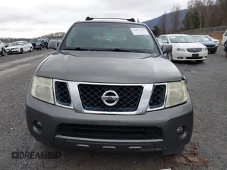 2008 Nissan Pathfinder S z VIN 5N1AR18B48C650137, wystawiony jako IAAI lot #41467663 z przebiegiem 300 846 mil mil oraz . Historia ofert i sprzedaży dostępna na DreamBid. Obrazek 13.