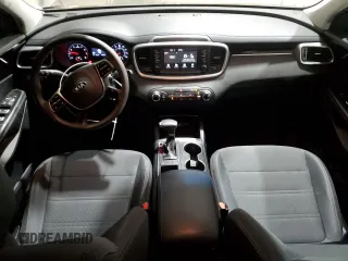 2020 Kia Sorento S z VIN 5XYPG4A51LG616381, wystawiony jako Copart lot #83741614 z przebiegiem 95 446 mil mil oraz Czysty tytuł • Clean title. Historia ofert i sprzedaży dostępna na DreamBid. Obrazek 8.