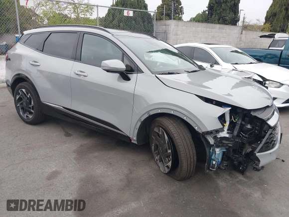 2025 Kia Sportage SX-Prestige z VIN 5XYK53DF4SG253958, wystawiony jako IAAI lot #41839577 z przebiegiem 8 205 mil mil oraz . Historia ofert i sprzedaży dostępna na DreamBid. Obrazek 1.