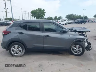 2022 Nissan Kicks S z VIN 3N1CP5BV3NL517739, wystawiony jako IAAI lot #42181025 z przebiegiem 26 087 mil mil oraz . Historia ofert i sprzedaży dostępna na DreamBid. Obrazek 13.