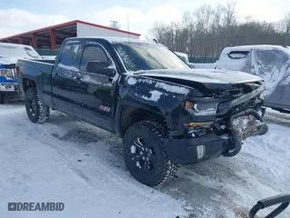2018 Chevrolet Silverado 1500 LT with VIN 2GCVKREC6J1110953, listed as a IAAI auction lot 41352258 with 106,617 mi miles. Bid and sale history available at carsss.com. Image 1.