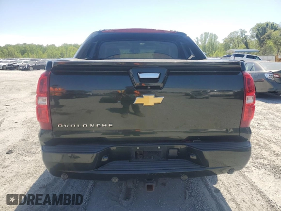 2013 Chevrolet Avalanche LTZ z VIN 3GNTKGE74DG217811, wystawiony jako Copart lot #53439525 z przebiegiem 233 296 mil mil oraz Czysty tytuł • Clean title. Historia ofert i sprzedaży dostępna na DreamBid. Obrazek 6.